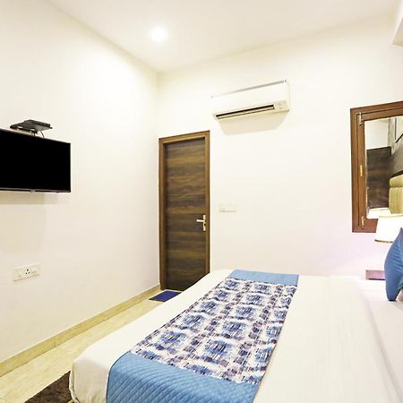 Hotel The Kiara Near Delhi Airport ニューデリー エクステリア 写真
