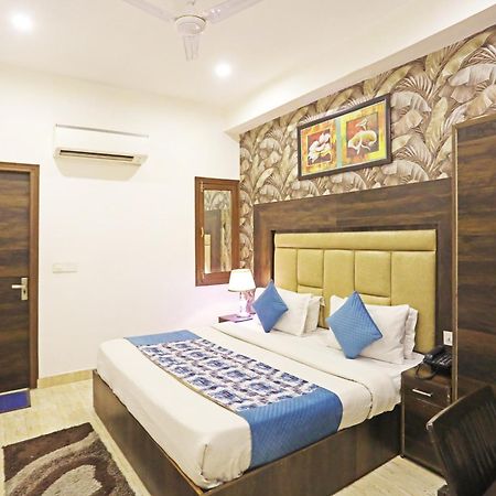 Hotel The Kiara Near Delhi Airport ニューデリー エクステリア 写真