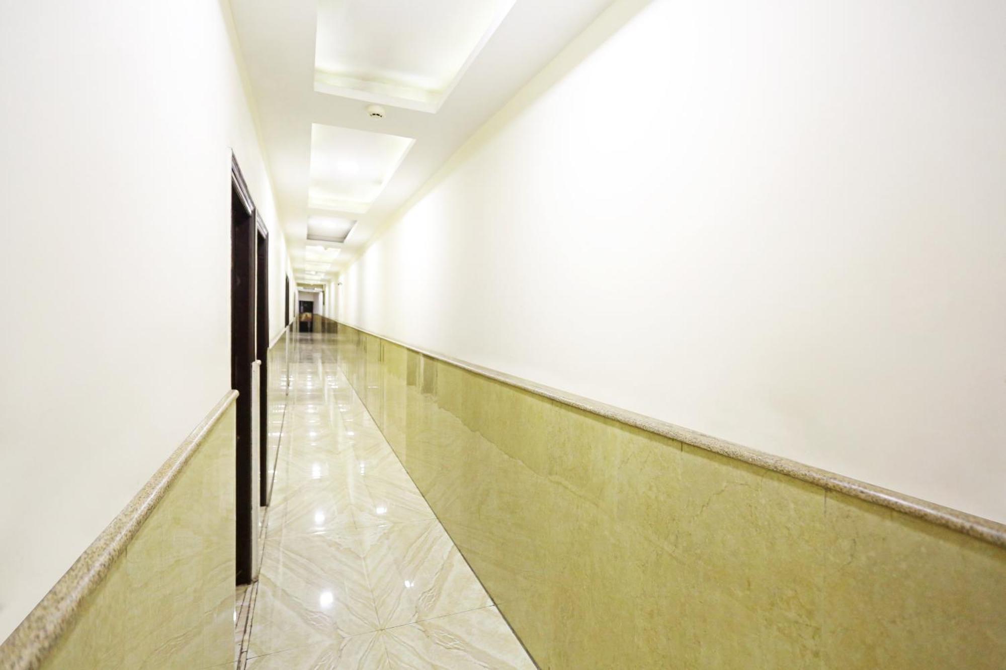 Hotel The Kiara Near Delhi Airport ニューデリー エクステリア 写真