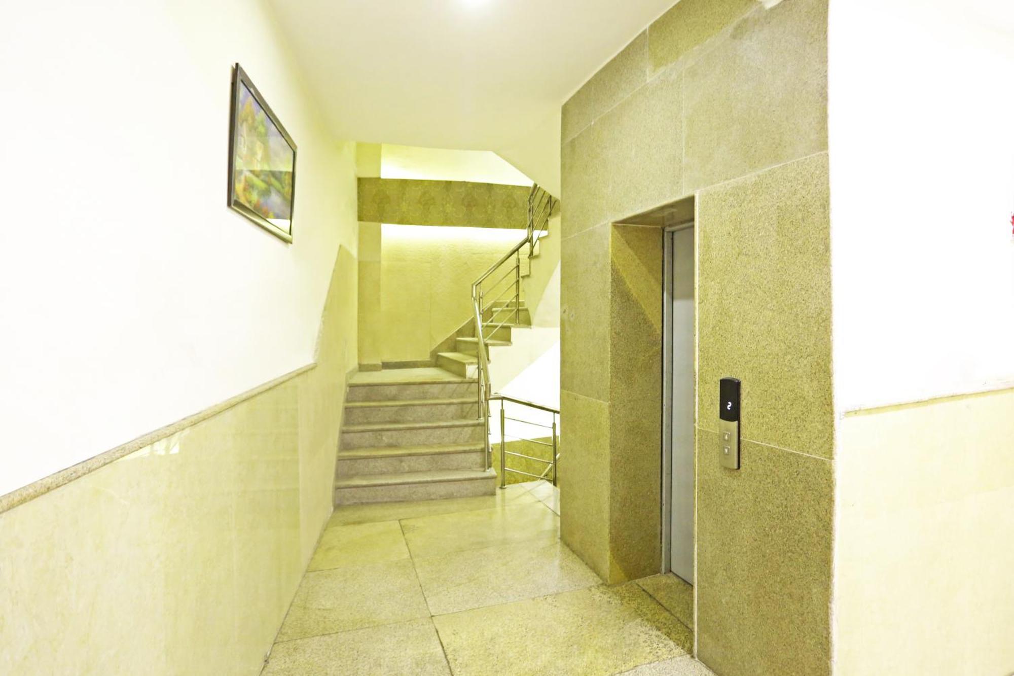Hotel The Kiara Near Delhi Airport ニューデリー エクステリア 写真