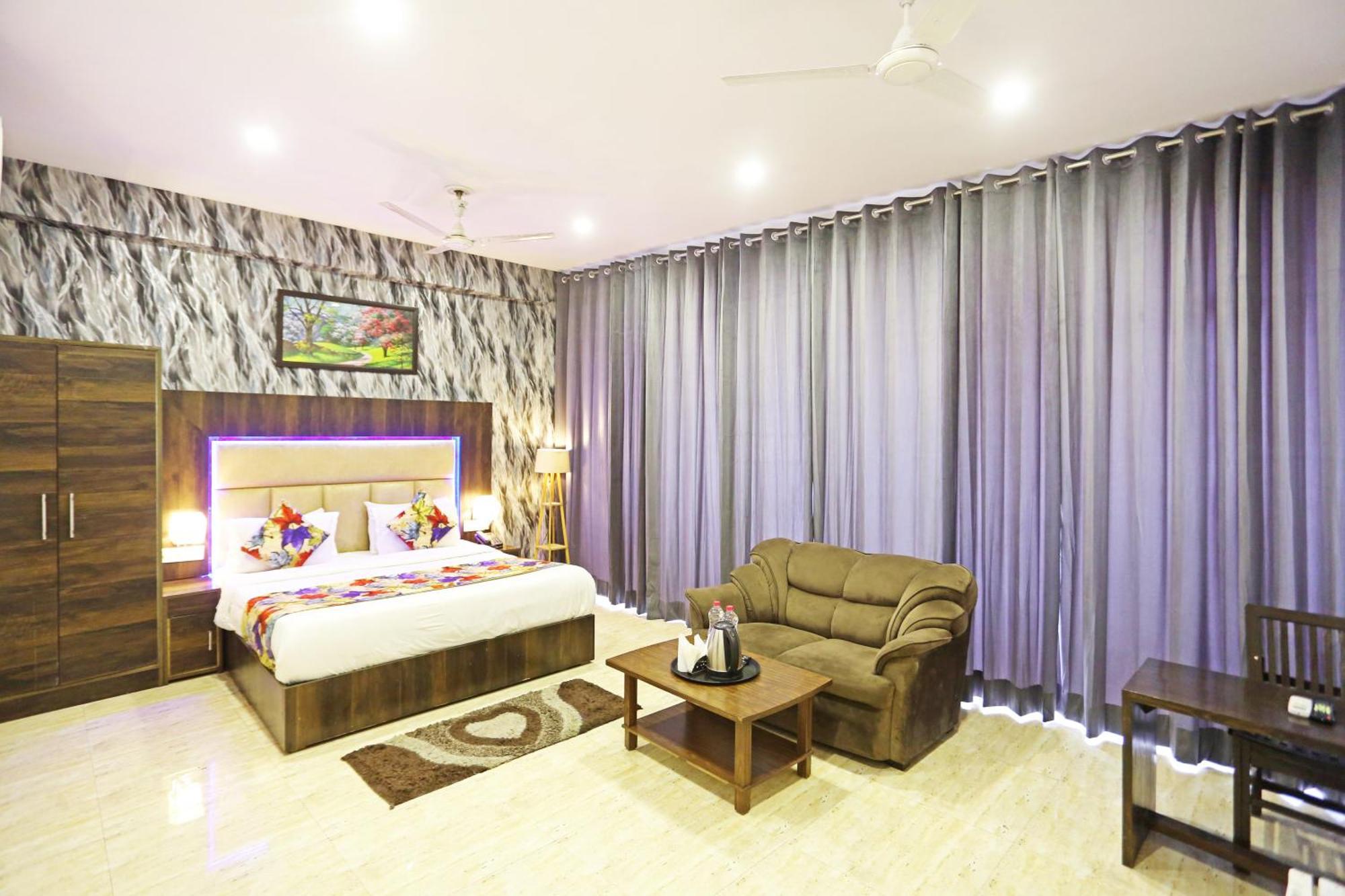 Hotel The Kiara Near Delhi Airport ニューデリー エクステリア 写真