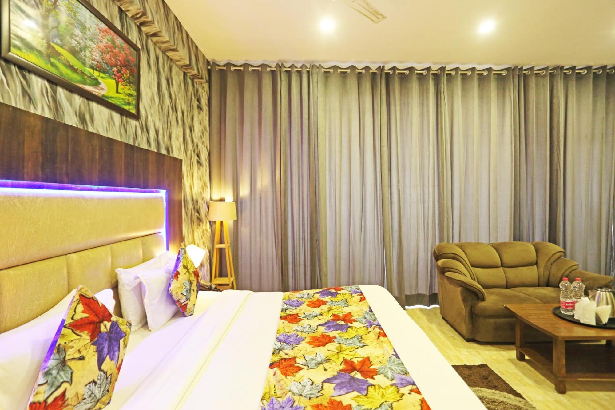 Hotel The Kiara Near Delhi Airport ニューデリー エクステリア 写真