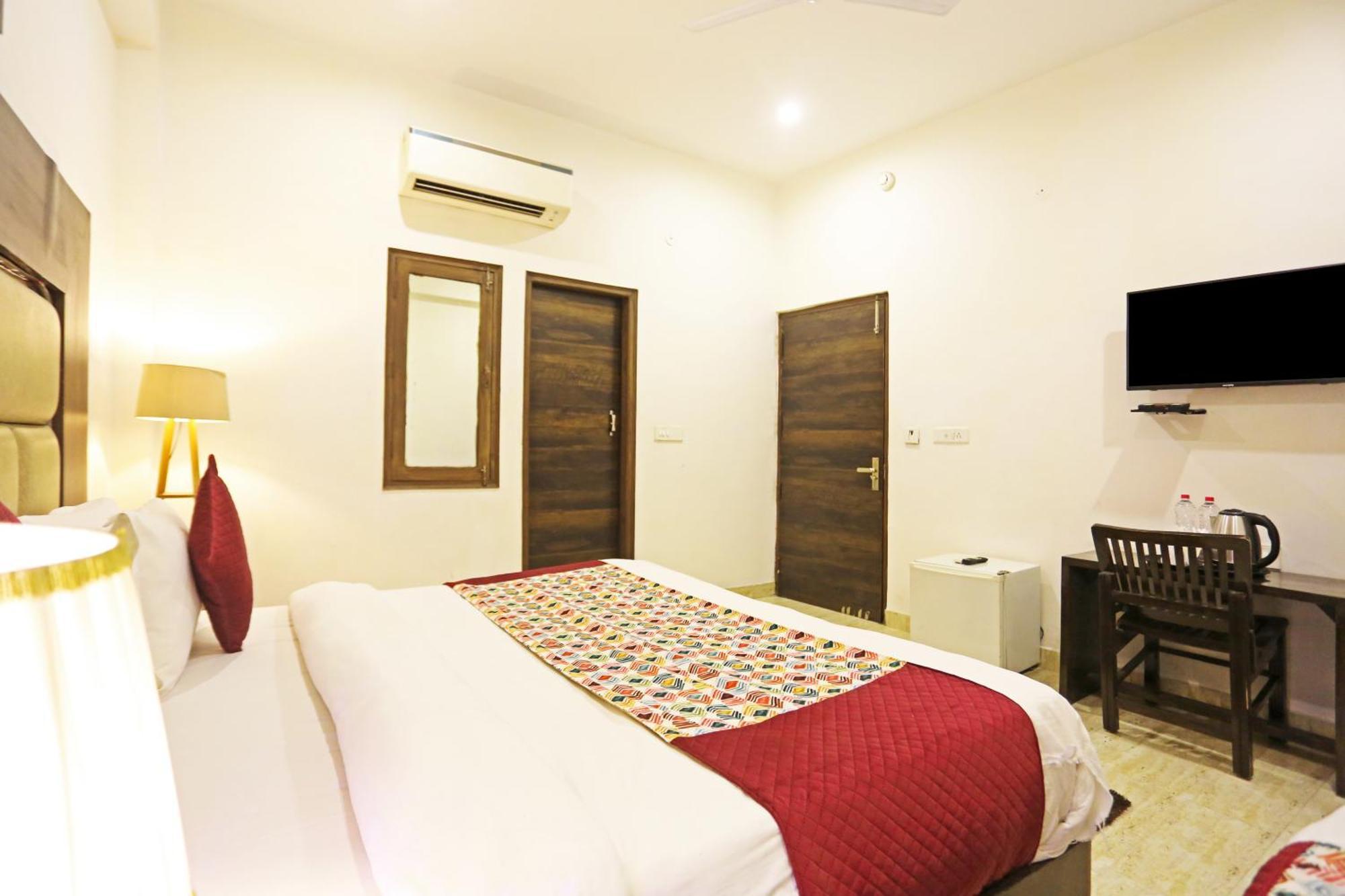 Hotel The Kiara Near Delhi Airport ニューデリー エクステリア 写真