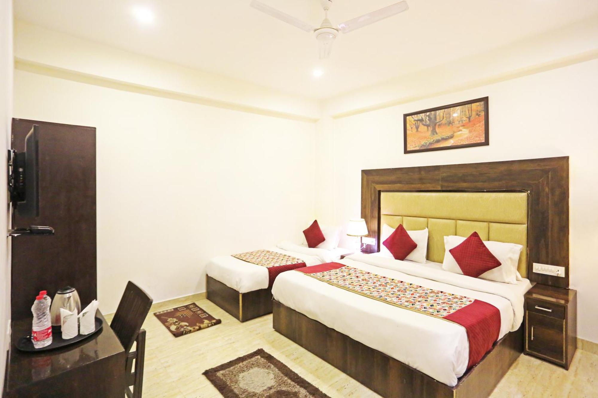 Hotel The Kiara Near Delhi Airport ニューデリー エクステリア 写真