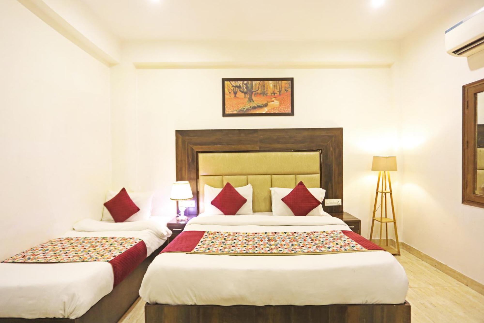 Hotel The Kiara Near Delhi Airport ニューデリー エクステリア 写真